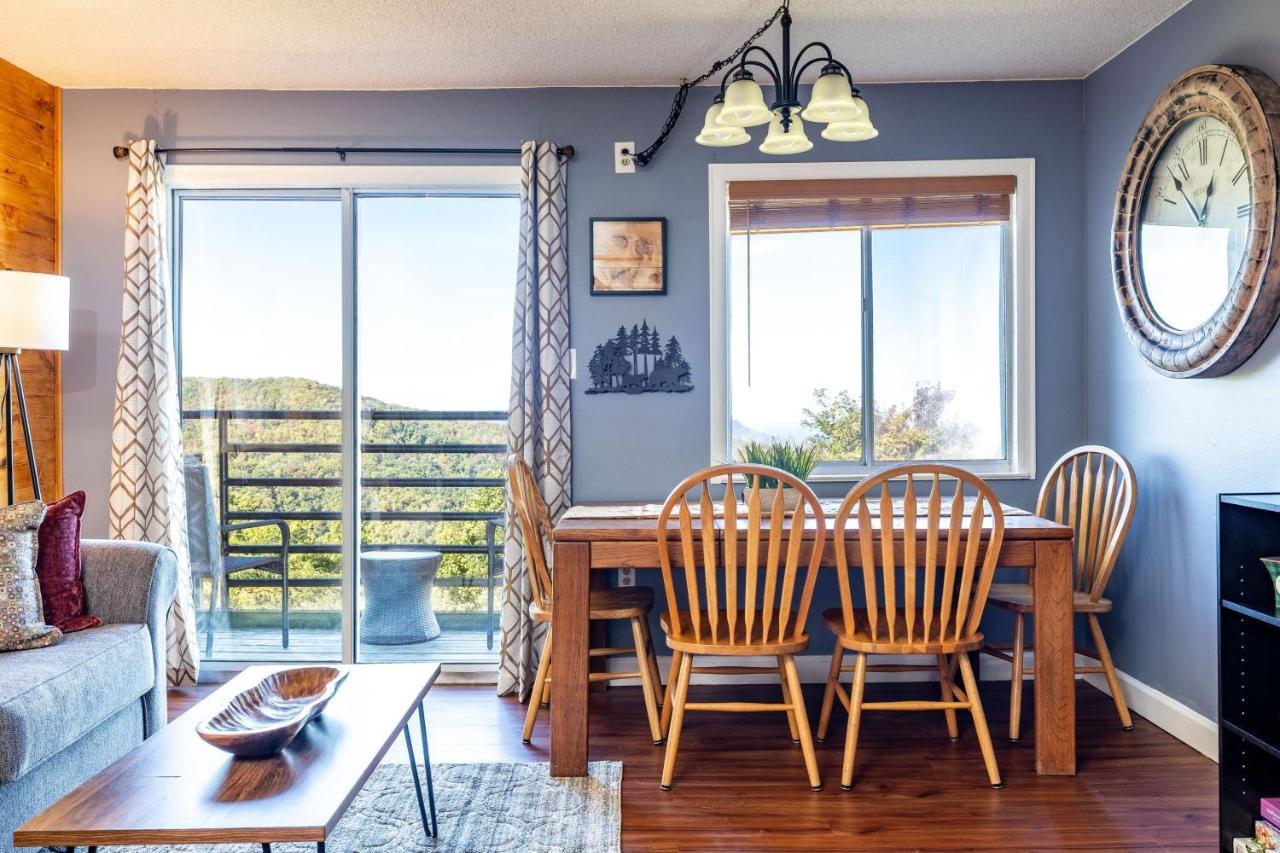 Wow Views!!-Mountain Escape-Outdoor Pool-Close To Downtown-Wifi-Cable-Private Balcony ガトリンバーグ エクステリア 写真