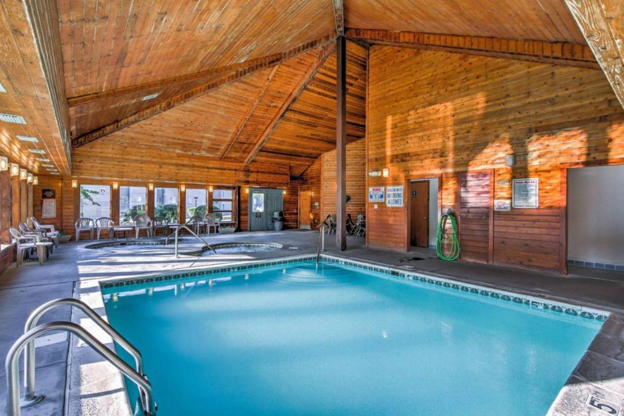 Wow Views!!-Mountain Escape-Outdoor Pool-Close To Downtown-Wifi-Cable-Private Balcony ガトリンバーグ エクステリア 写真