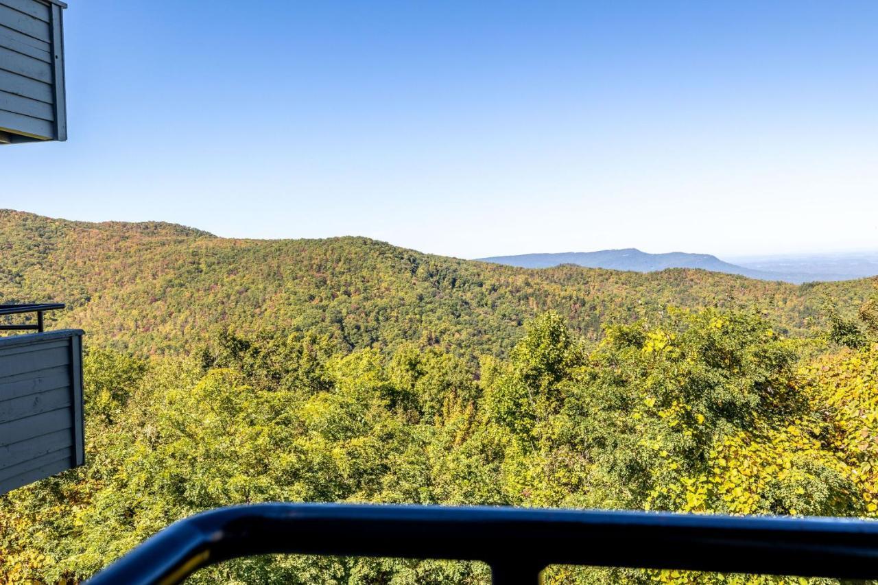 Wow Views!!-Mountain Escape-Outdoor Pool-Close To Downtown-Wifi-Cable-Private Balcony ガトリンバーグ エクステリア 写真