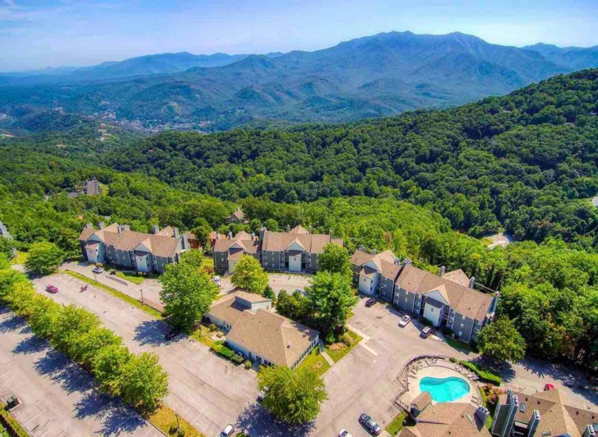 Wow Views!!-Mountain Escape-Outdoor Pool-Close To Downtown-Wifi-Cable-Private Balcony ガトリンバーグ エクステリア 写真