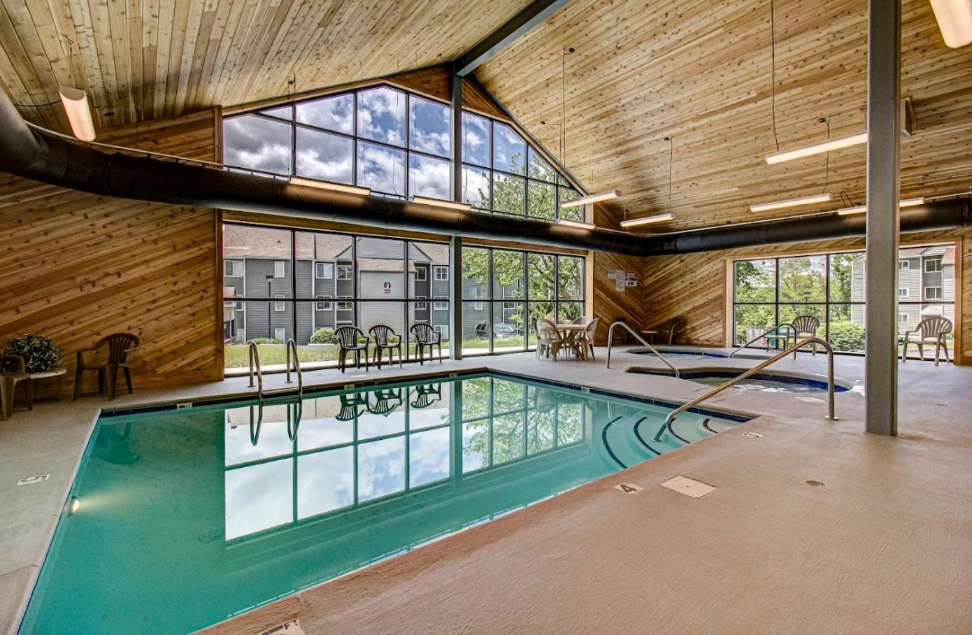 Wow Views!!-Mountain Escape-Outdoor Pool-Close To Downtown-Wifi-Cable-Private Balcony ガトリンバーグ エクステリア 写真