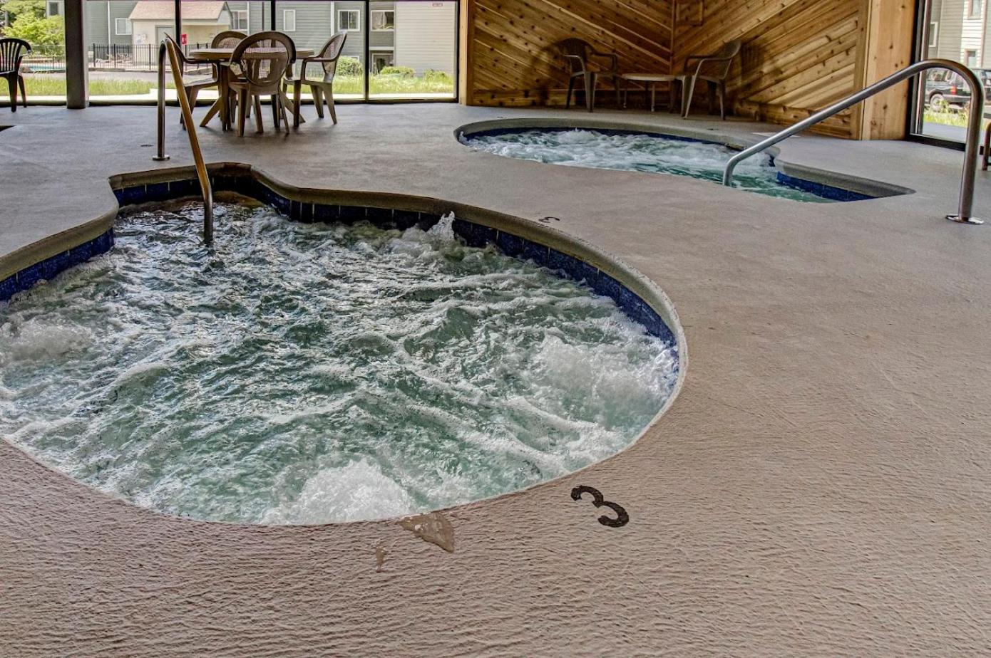 Wow Views!!-Mountain Escape-Outdoor Pool-Close To Downtown-Wifi-Cable-Private Balcony ガトリンバーグ エクステリア 写真